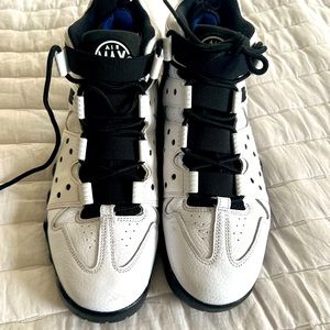 Charles Barkley Airmax two basketball shoe size 10 1/2 practically brand new
